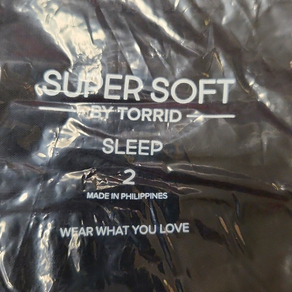 ❤️NWT VINTAGE TORRID TEE - SLEIGHER SANTA CHRISTMAS GRAPHIC SUPER SOFT - SIZE 2X - Picture 7 of 12